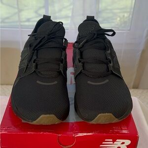 New Balance Men's Black Athletic Sneakers